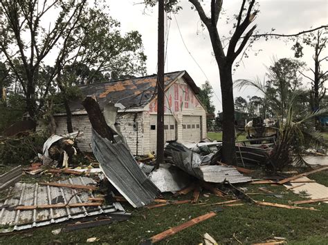 Tornado In East Texas Leaves 3 Dead Dozens Injured And Thousands
