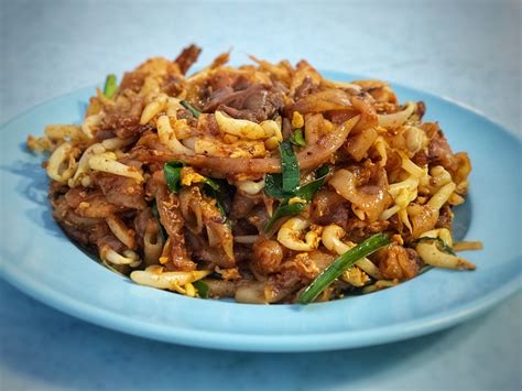 I like them to be slightly soupy, with a strong taste of the 'burn' or 'char'. Soon Sing Puchong Char Kuey Teow | VMO
