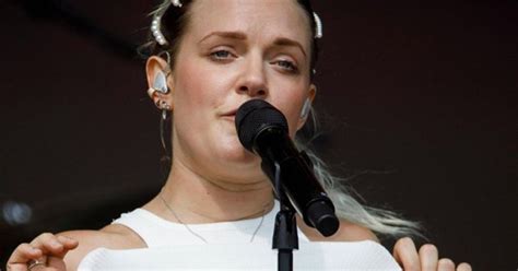 Tove Lo Exposes Naked Breasts With Bizarre Topless Performance Daily Star