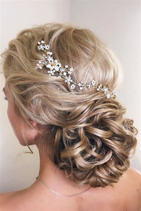 When you want to emphasize all your. 25 CAPTIVATING WEDDING HAIRSTYLES FOR MEDIUM LENGTH HAIR ...