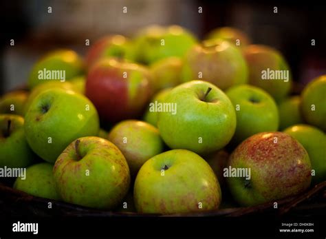 Bushel And Peck Hi Res Stock Photography And Images Alamy