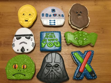 Sculpture painting technique used on my cookies! Star Wars, Storm Trooper, Chewbacca, R2D2, CP30, Darth ...