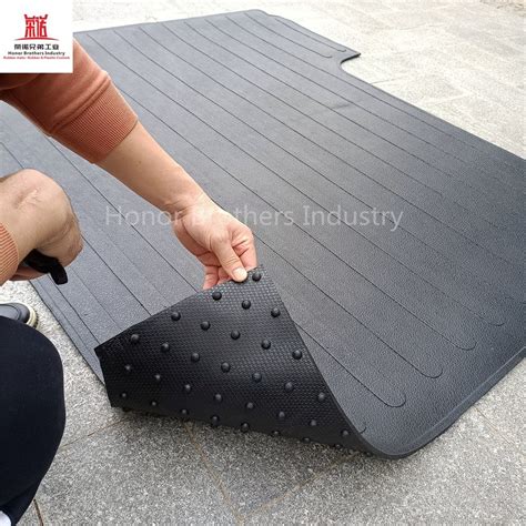 Universal Heavy Duty Impact Resistant Rubber Bed Mat Pickup Truck Bed