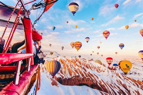Photographer Captures Cappadocias Beautiful Hot Air Balloons