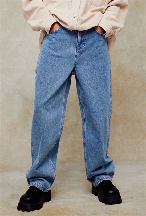 The Baggy Jean Is The Next 90s Trend You Need In Your Spring Closet