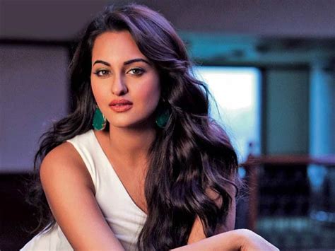 Sonakshi Sinha Booked For Cheating Up Police Visits Sonakshi Sinha House In Cheating Case