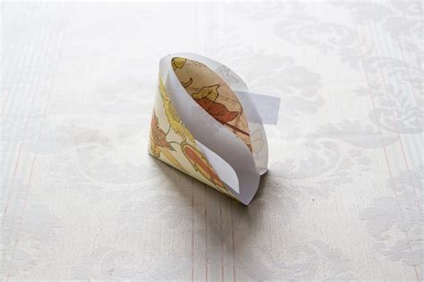 How To Fold An Origami Of A Fortune Cookie With Pictures Ehow