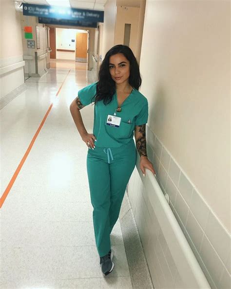 Pin By Jennifer Holanda On Medroupa Nurse Fashion Scrubs Nursing Fashion Nurse Outfit Scrubs