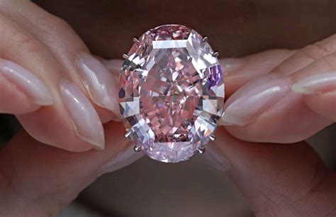 Video Hong Kong Pink Star Le Plus Gros Diamant Rose Du Monde