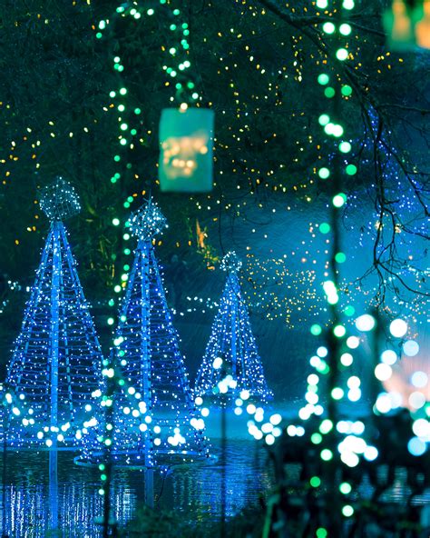 Top 10 Places To See Christmas Lights 2021 Christmas Ornaments