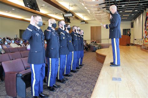 Quiet Professionals Soldiers Graduate Become Army Warrant Officers