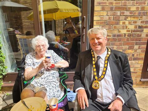 Fenland Care Home Residents Enjoy Beach Fun In The Sun