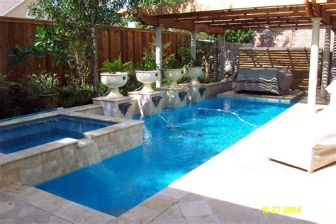 Awesome Small Swimming Pools Designs To Refresh Backyard
