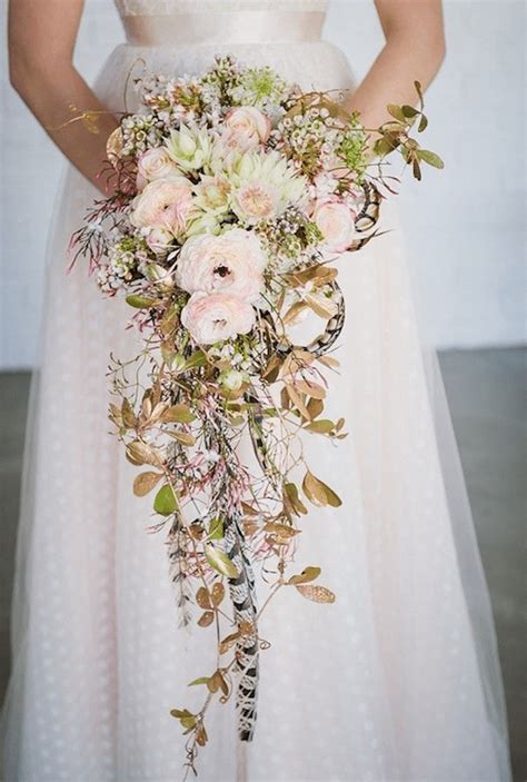 20 Stunning Cascading Bouquets And Expert Tips From Florists Cascading