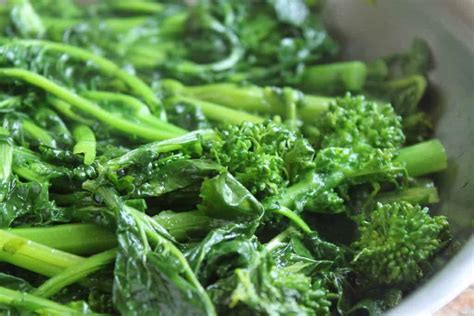 Oct 30, 2020 · instructions heat the oil in a large skillet over medium heat. Sautéed Rapini (Broccoli Rabe or Raab) - Christina's Cucina