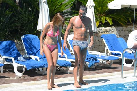 Reservada no que à sua vida diz respeito, ana marques abriu este domingo uma exceção na na sua conta oficial de instagram, a apresentadora partilhou uma raríssima fotografia ao lado do marido. Ana Marques de biquini na piscina (2015) - Boas - Famosas ...