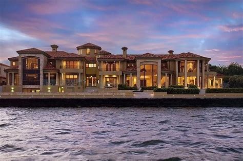 Extravagant Waterfront Mansions