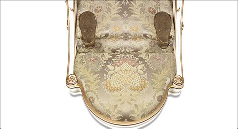 King Edward Viis Love Chair Gives A Royal Twist To Big Budget