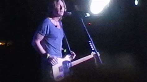 Keith Urban Fans Onstage Song Allentown Fair August 30 2017