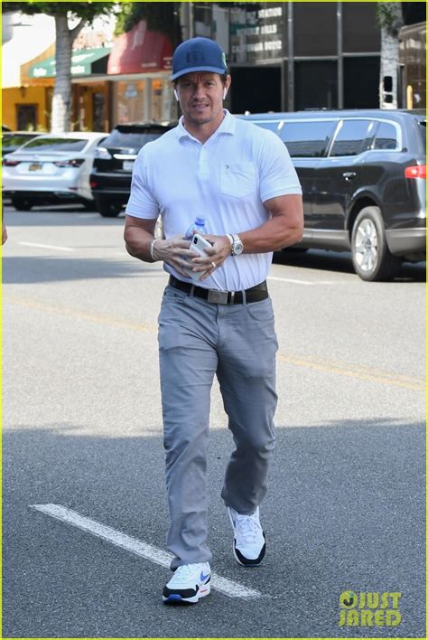 Mark Wahlbergs Clothes Can Barely Contain His Muscles Photo 4320968 Mark Wahlberg Pictures