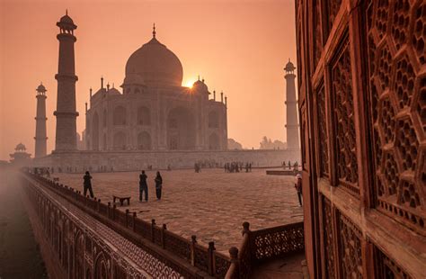 Orangorang Mengunjungi Taj Mahal Yang Megah Di Agra India Foto Stok