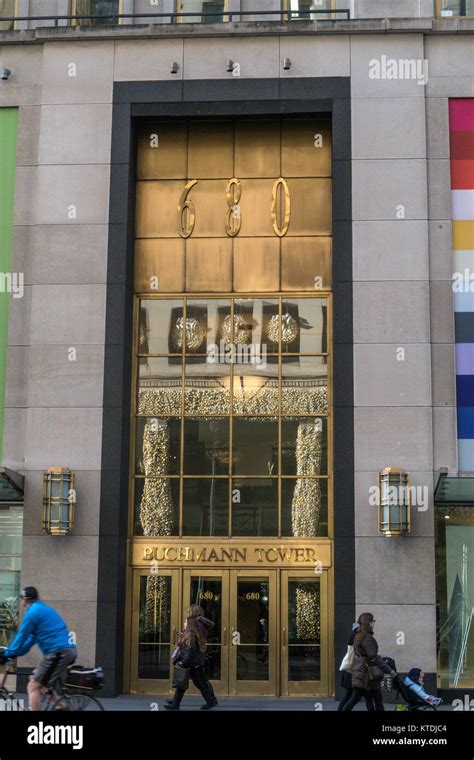680 Fifth Avenue Hi Res Stock Photography And Images Alamy