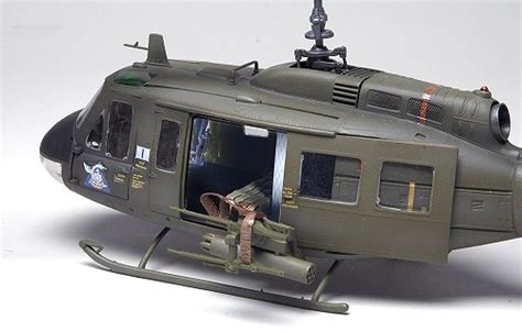 Helicoptero Uh 1d Huey Gunship Revell Americana Kits