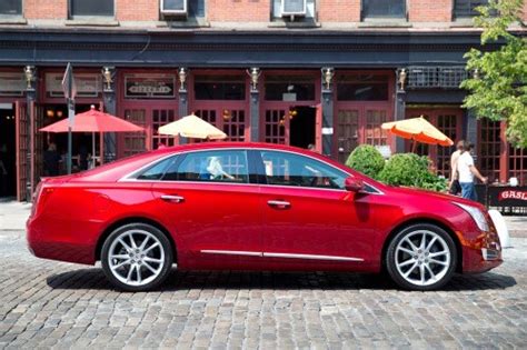 Used 2017 Cadillac Xts Base Features And Specs Edmunds