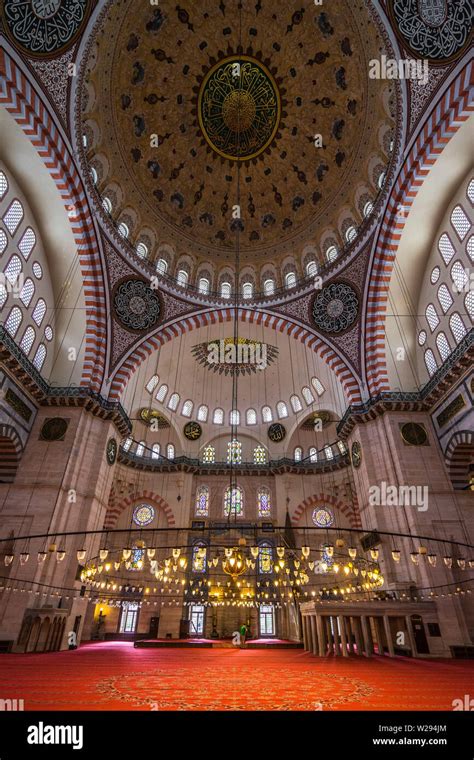 Interior de la mezquita de suleiman fotografías e imágenes de alta