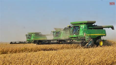 First Day Of Soybean Harvest 2021 John Deere Combines Youtube