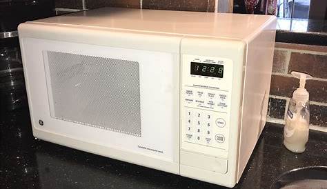 BlindSquirrelAuctions - General Electric Microwave Oven