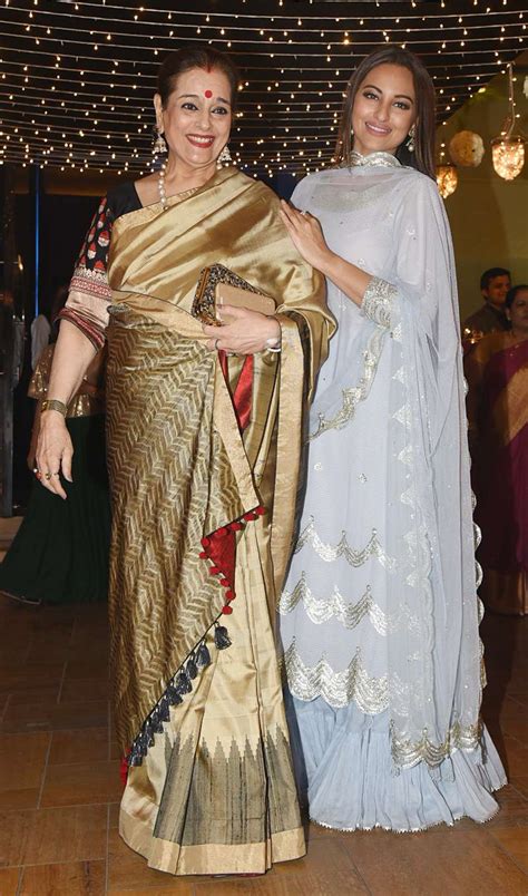 Salman Khan Sonakshi Sinha Make Heads Turn At A Mumbai Wedding