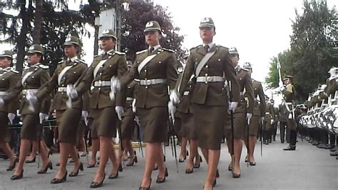 Carabineros de chile es la institución de policía uniformada de chile que tiene naturaleza militar. Escuela de Carabineros de Chile 2014 Desfile en Doñihue ...