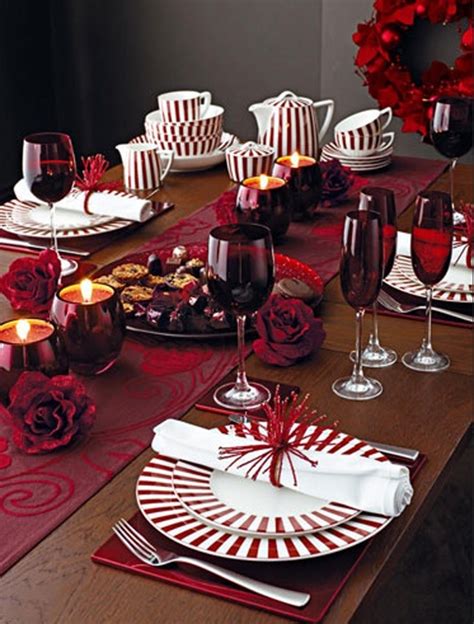 Put out memorable christmas table decorations this season with these holiday decor ideas. 20 Collection of Christmas Table Setting Ideas | HomeMydesign