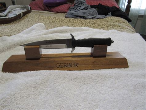 Gerber Mark 1 Dagger 35th Anniversay Edition 0639 Of 1500 W Walnut