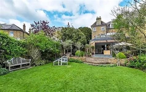 Tom Zendaya Buy ₹30 Crore Home In London Will Spend ₹25 Crore To