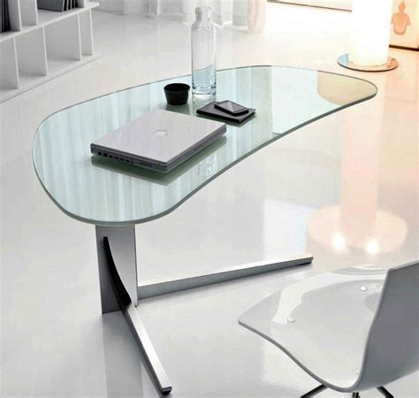 17 Contemporary And Minimalist Clear Office Desk Designs