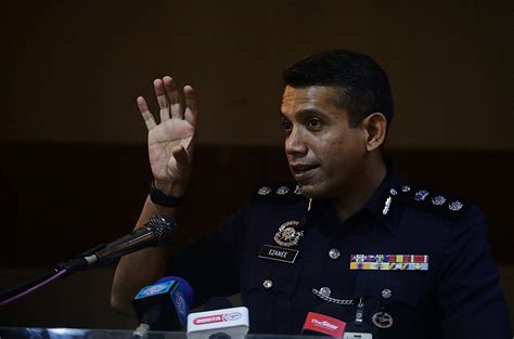 Comm nik ezanee mohd faisal became the talk of the town after he personally lent his hand to a poor mother who was caught shoplifting fever relief pads and food for her kids. Cops to probe man who claims Fire Dept D-G, ex-IGP ...