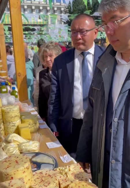 Глава Бурятии прикупил продуктов на фермерском фестивале Байкал Daily