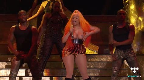 Nicki Minaj Nip Slip Boobs Flash On Stage Fappenist My Xxx Hot Girl