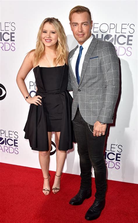 Joey Lawrence And Taylor Spreitler From 2015 Peoples Choice Awards Red