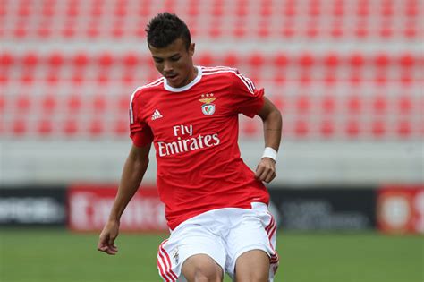Latest on benfica midfielder diogo gonçalves including news, stats, videos, highlights and more on espn. Arsenal transfer news: Benfica's Diogo Goncalves scouted ...