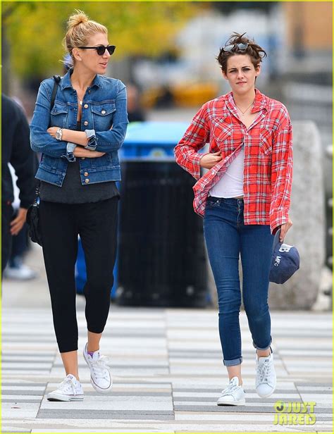 Kristen Stewart And Dakota Fanning Hang Out In New York City Photo