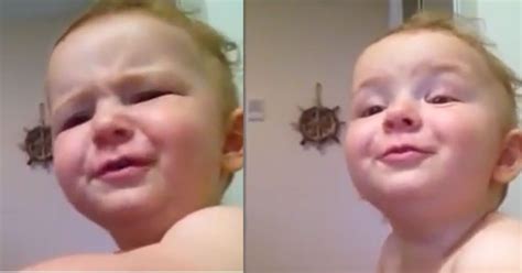 Baby Boy Sings Hallelujah In The Tub
