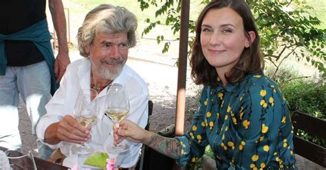 A monaco, con il loro cane, la loro relazione ha spiccato il volo e ha preso. Messner, brindisi per i 75 anni - Bolzano - Alto Adige