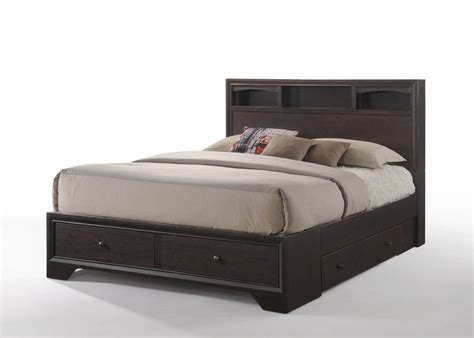 It features 6 drawers underneath and a bookcase headboard. Madison II Bookcase Storage Bedroom Set at the best price