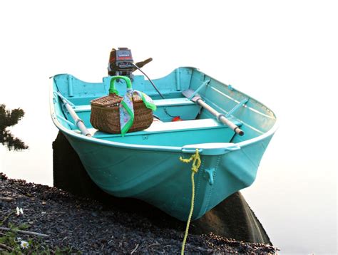 I Spray Painted A Boat Turquoise Boat Makeover Sponsored By Rust