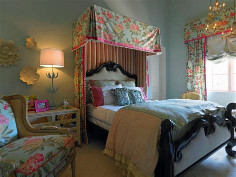 The application of bedroom decorating ideas in soft bedroom ambiance. Sophisticated Feminine Bedroom Designs