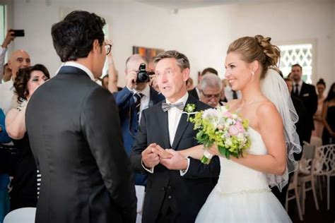 Mit unseren tipps finden sie das passende brautkleid. Iranisch-deutsche Hochzeit mitten in Bremen - So feierten ...
