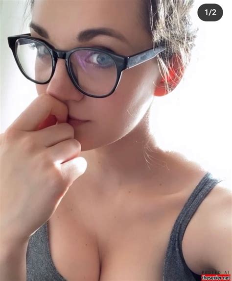 6 Gorgeous Babe In Her Glasses Selfie Hipw20 Thesexier